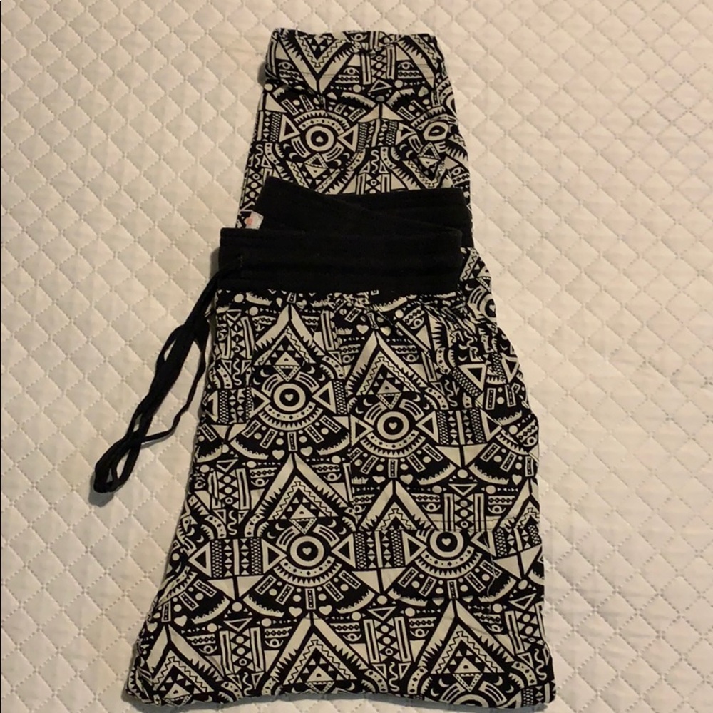 Patterned crop pants